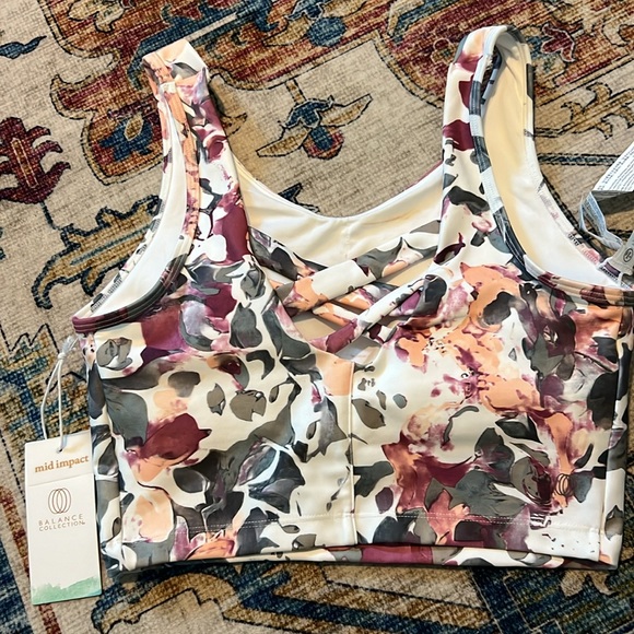 Women’s sports bra size Medium - Picture 4 of 8